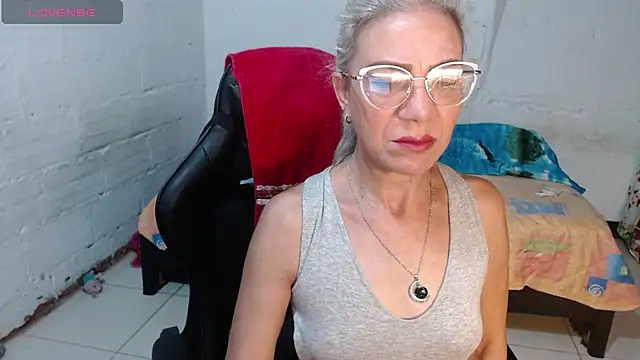 Snapshot of Giorgia_xue53 chatting on 12.27.24 Giorgia xue53 online show from 12.27.24