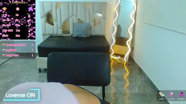 martinna tay online show from 02.10.25