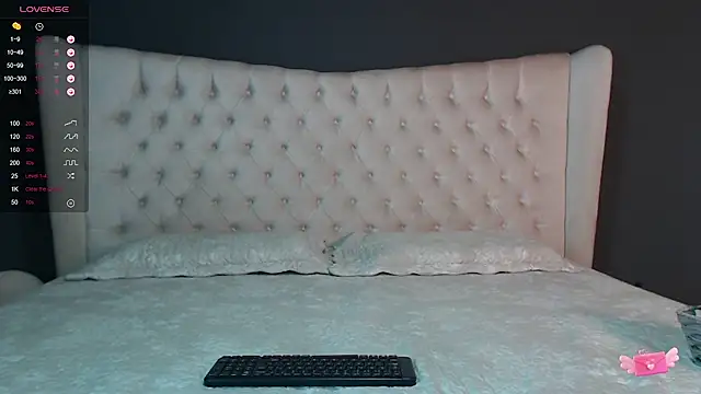 nichole bree  online show from 01.18.25