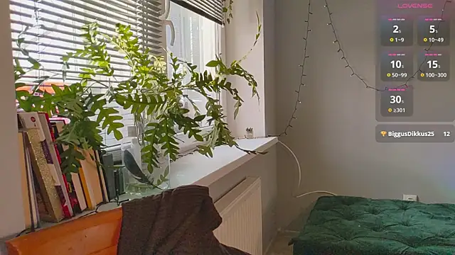 Snapshot of monlight__dana chatting on 01.13.25 monlight  dana online show from 01.13.25