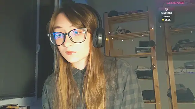 Snapshot of monlight__dana chatting on 10.04.25 monlight  dana online show from 10.04.25