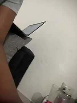 Berry Bans online show from 10.14.25