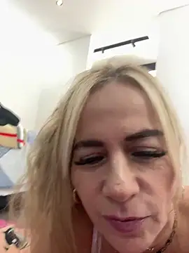 Snapshot of LARIANA_RIVERA23 chatting on 12.25.24 LARIANA RIVERA23 online show from 12.25.24