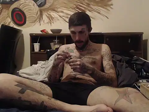 Snapshot of hungandtatted666 chatting on 12.27.24 hungandtatted666 online show from 12.27.24