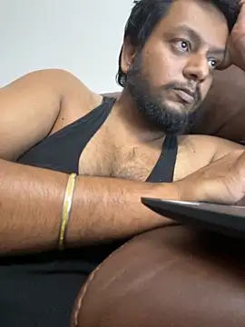 Snapshot of indianhotche chatting on 11.11.25 indianhotche online show from 11.11.25