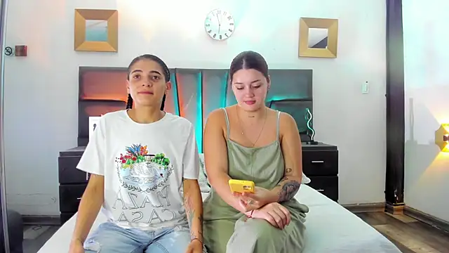 Snapshot of AndreaAndKarina chatting on 12.02.24 AndreaAndKarina online show from 12.02.24