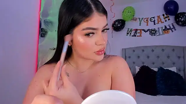 Snapshot of Mariana_Baez chatting on 10.18.25 Mariana Baez online show from 10.18.25