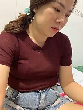 Snapshot of Baby-bigtits chatting on 03.08.25 Baby-bigtits online show from 03.08.25