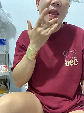 Snapshot of Baby-bigtits chatting on 10.13.25 Baby-bigtits online show from 10.13.25