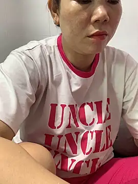 Snapshot of Baby-bigtits chatting on 11.04.25 Baby-bigtits online show from 11.04.25