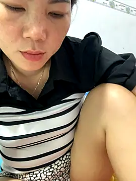 Snapshot of Baby-bigtits chatting on 11.14.25 Baby-bigtits online show from 11.14.25