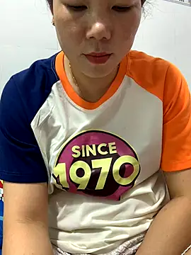 Snapshot of Baby-bigtits chatting on 11.19.25 Baby-bigtits online show from 11.19.25