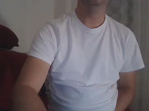 Snapshot of fikoivos chatting on 09.16.25 fikoivos online show from 09.16.25