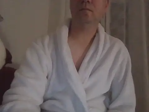 Snapshot of fikoivos chatting on 10.15.25 fikoivos online show from 10.15.25