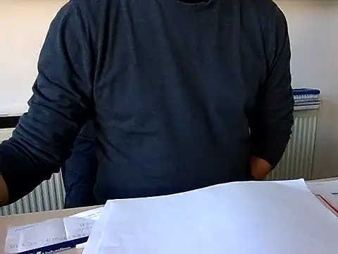 Snapshot of fikoivos chatting on 10.25.25 fikoivos online show from 10.25.25