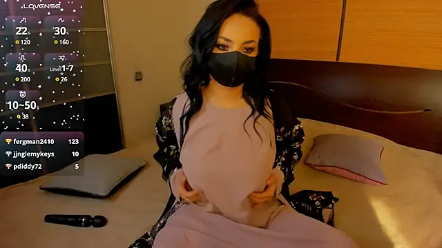 Snapshot of habibi_moon chatting on 03.07.25 habibi moon online show from 03.07.25