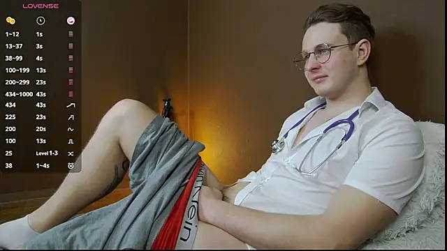 Snapshot of charlie_smiley chatting on 12.01.24 charlie smiley online show from 12.01.24