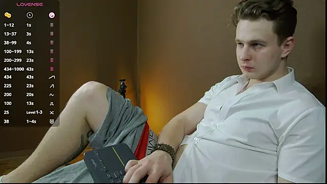 Snapshot of charlie_smiley chatting on 12.03.24 charlie smiley online show from 12.03.24