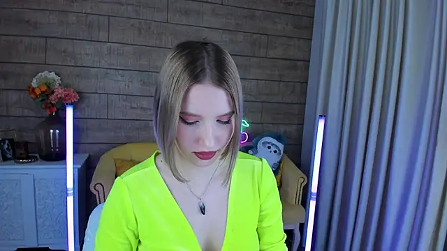 LiliLinn online show from 01.28.25