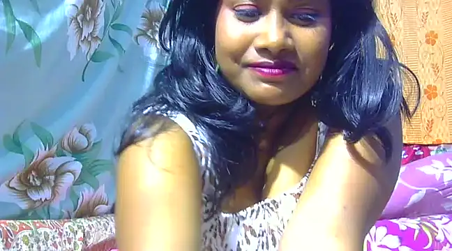 Snapshot of sexy_roma chatting on 02.07.25 sexy roma online show from 02.07.25