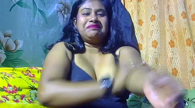 Snapshot of sexy_roma chatting on 02.26.25 sexy roma online show from 02.26.25