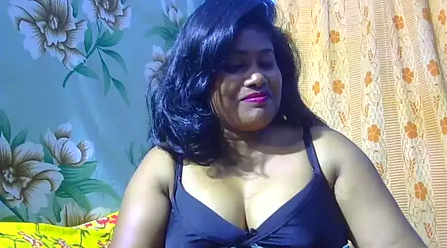 Snapshot of sexy_roma chatting on 02.26.25 sexy roma online show from 02.26.25