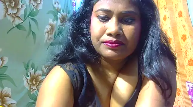 Snapshot of sexy_roma chatting on 03.11.25 sexy roma online show from 03.11.25