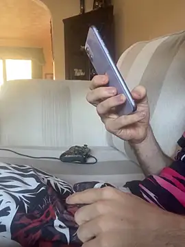 Snapshot of EE123458 chatting on 11.17.25 EE123458 online show from 11.17.25