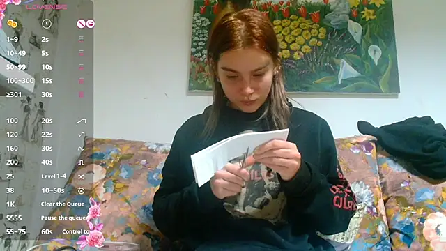 Snapshot of Sophie_Bell chatting on 12.20.24 Sophie Bell online show from 12.20.24