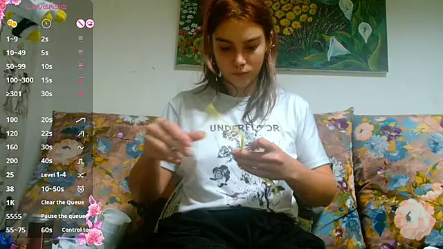 Snapshot of Sophie_Bell chatting on 12.26.24 Sophie Bell online show from 12.26.24