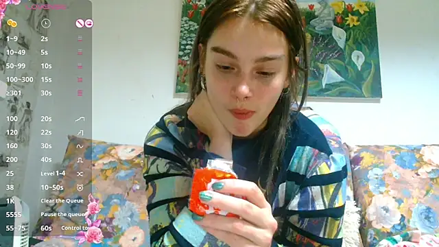 Snapshot of Sophie_Bell chatting on 01.05.25 Sophie Bell online show from 01.05.25