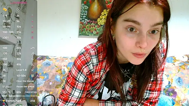 Snapshot of Sophie_Bell chatting on 02.06.25 Sophie Bell online show from 02.06.25