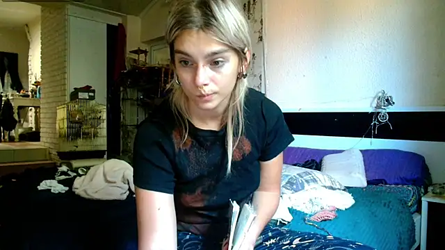 Snapshot of Sophie_Bell chatting on 09.13.25 Sophie Bell online show from 09.13.25