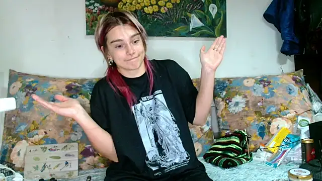 Snapshot of Sophie_Bell chatting on 10.11.25 Sophie Bell online show from 10.11.25