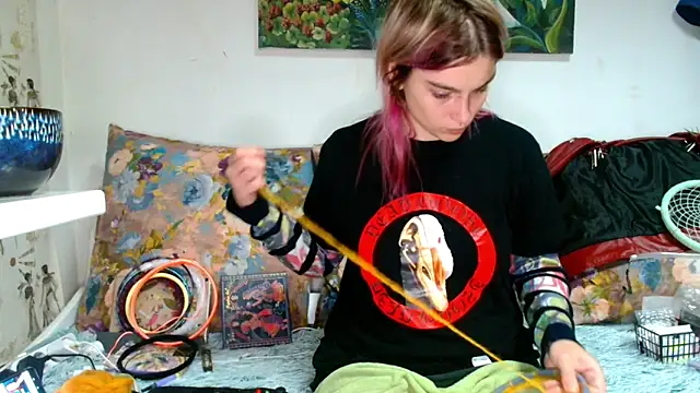 Snapshot of Sophie_Bell chatting on 10.14.25 Sophie Bell online show from 10.14.25