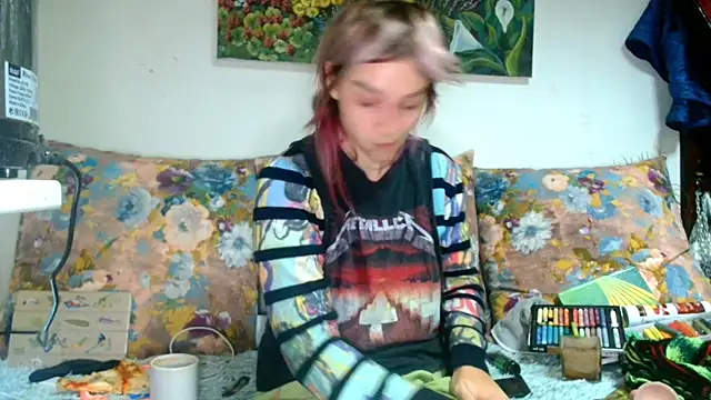 Snapshot of Sophie_Bell chatting on 10.18.25 Sophie Bell online show from 10.18.25