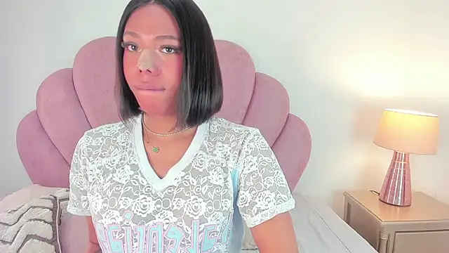 Nicole Paradise online show from 11.05.25