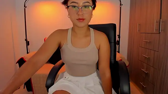 Snapshot of cloy_baby__ chatting on 11.12.25 cloy baby online show from 11.12.25