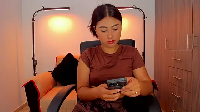 Snapshot of cloy_baby__ chatting on 11.21.25 cloy baby online show from 11.21.25