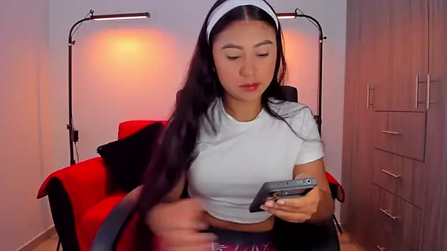 Snapshot of cloy_baby__ chatting on 12.02.25 cloy baby online show from 12.02.25