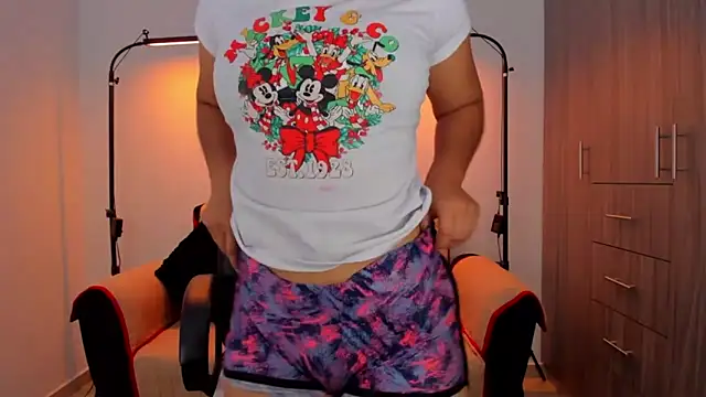 Snapshot of cloy_baby__ chatting on 12.04.25 cloy baby online show from 12.04.25