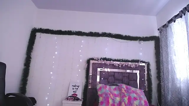 Snapshot of alejandrafitt chatting on 12.24.24 alejandrafitt online show from 12.24.24