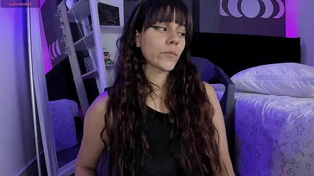 Snapshot of VioletPaket chatting on 01.24.25 VioletPaket online show from 01.24.25