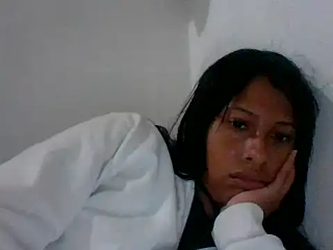 Snapshot of Kitra_New chatting on 12.23.24 Kitra New online show from 12.23.24