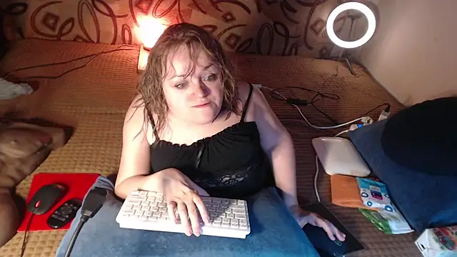 Snapshot of MiniNatalie chatting on 01.29.25 MiniNatalie online show from 01.29.25