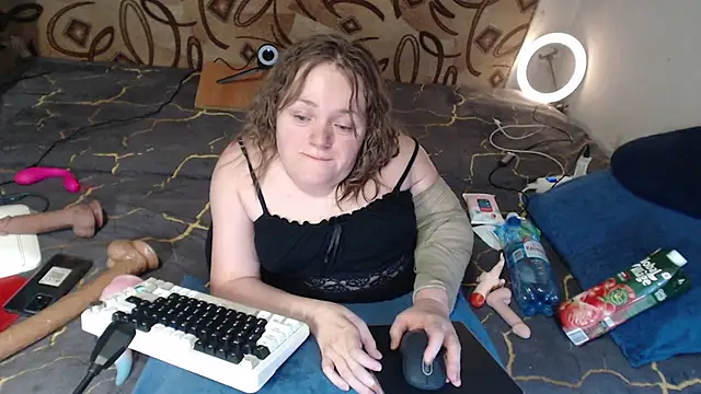 Snapshot of MiniNatalie chatting on 02.23.25 MiniNatalie online show from 02.23.25