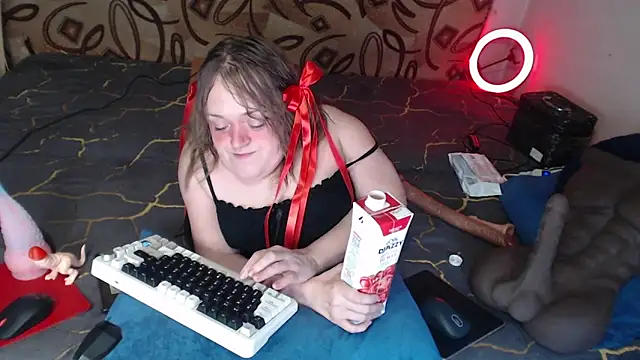 Snapshot of MiniNatalie chatting on 03.04.25 MiniNatalie online show from 03.04.25