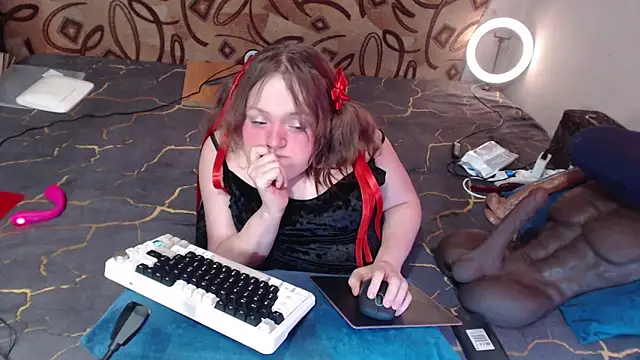 Snapshot of MiniNatalie chatting on 03.08.25 MiniNatalie online show from 03.08.25