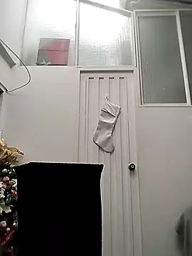 Snapshot of Corina_hot chatting on 12.14.24 Corina hot online show from 12.14.24