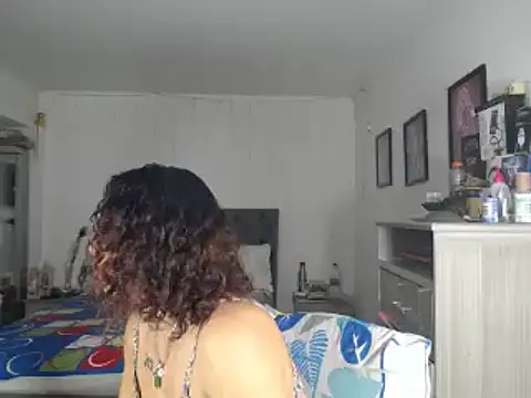 Snapshot of Corina_hot chatting on 12.26.24 Corina hot online show from 12.26.24